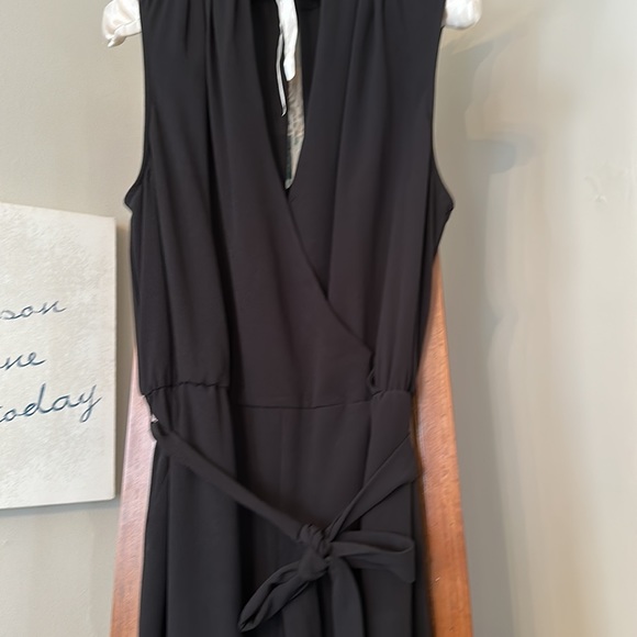Sleeveless crepe jumpsuit from Banana Republic - Picture 4 of 8